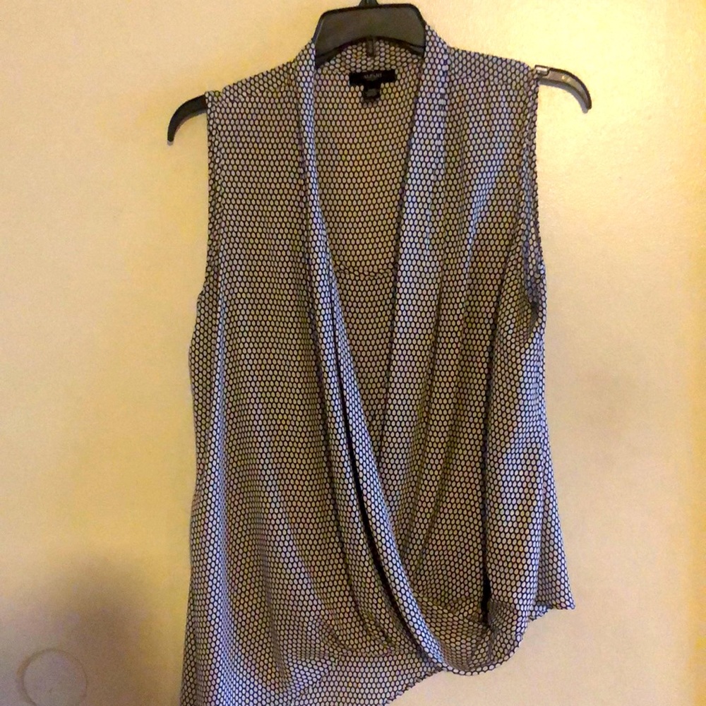 Alfani black and white blouse